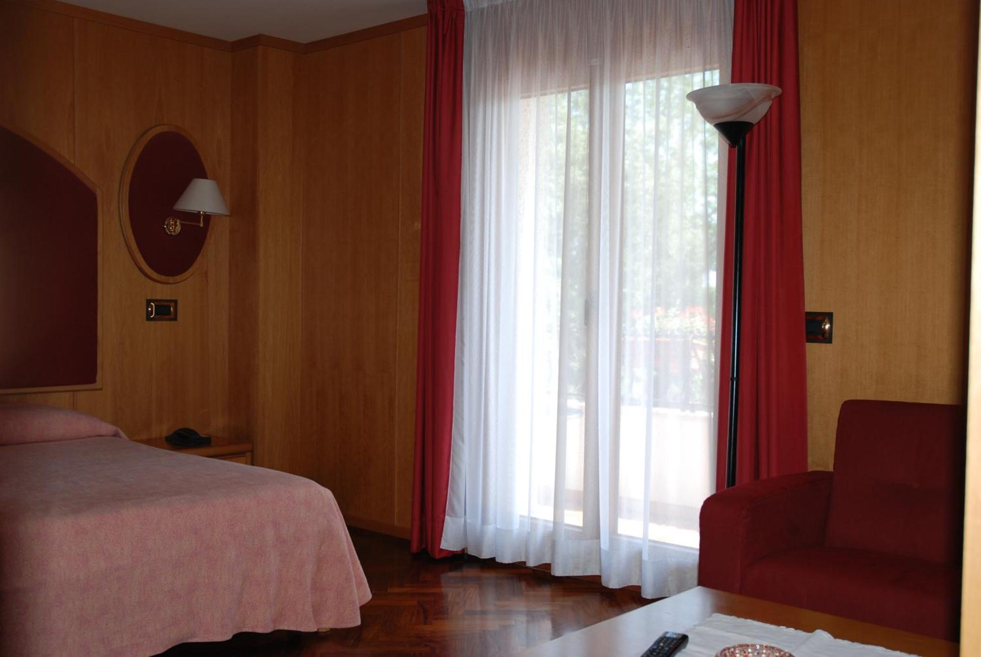 Al Giardino Hotell Fanna Exteriör bild